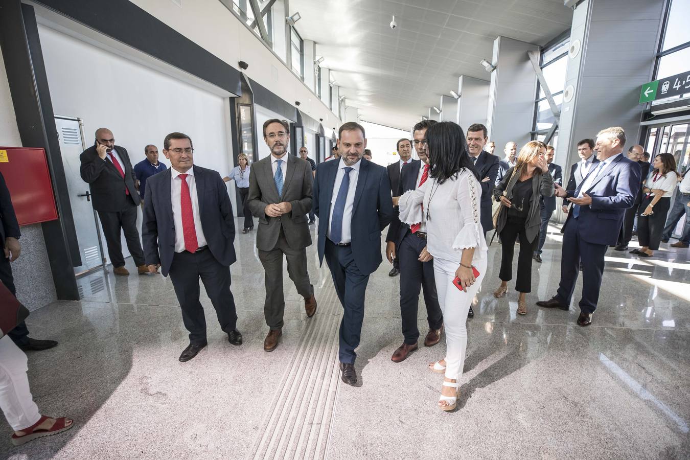 Las autoridades han visitado el nuevo espacio de Andaluces que acogerá a los viajeros del AVE