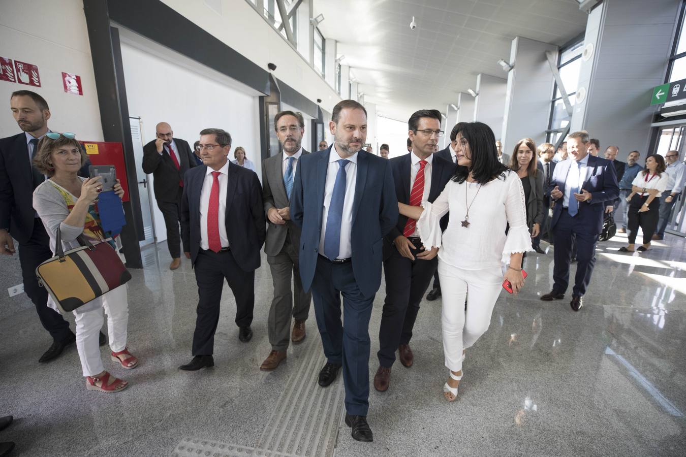 Las autoridades han visitado el nuevo espacio de Andaluces que acogerá a los viajeros del AVE