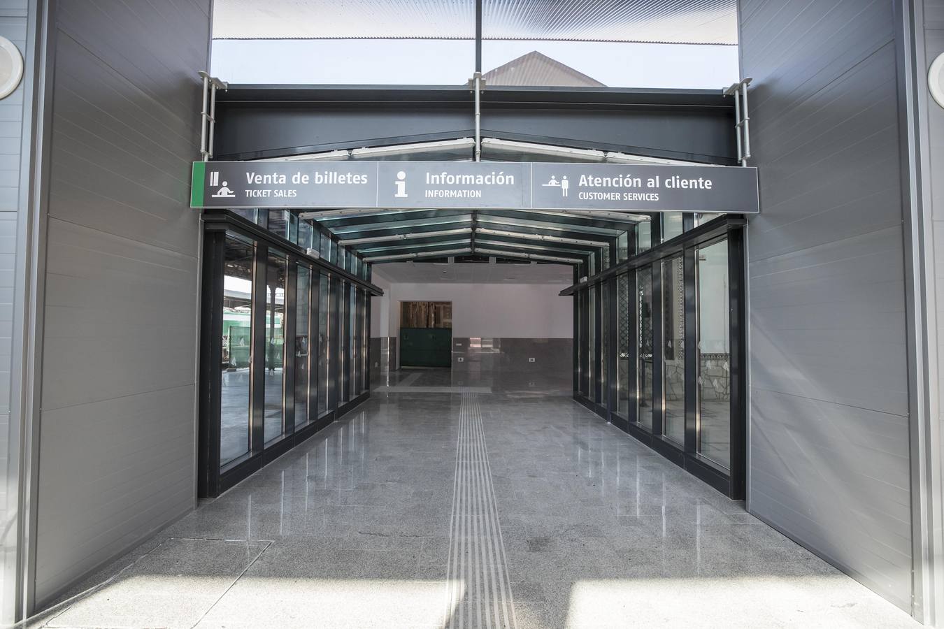 Las autoridades han visitado el nuevo espacio de Andaluces que acogerá a los viajeros del AVE