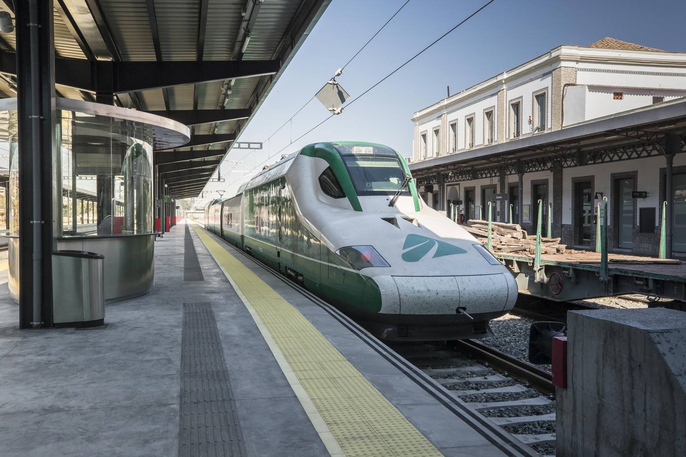 Las autoridades han visitado el nuevo espacio de Andaluces que acogerá a los viajeros del AVE