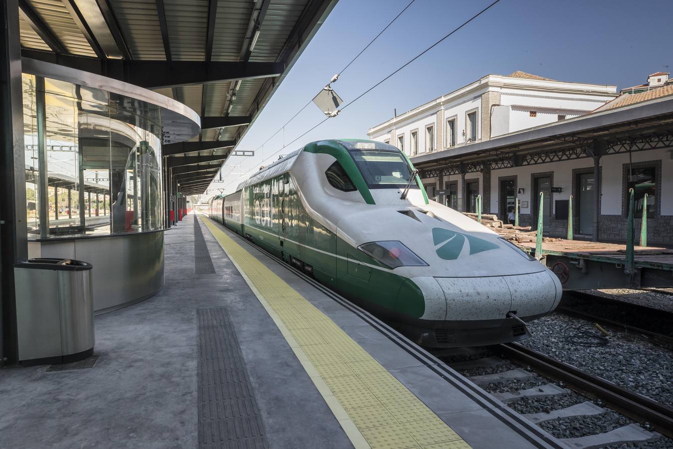 Las autoridades han visitado el nuevo espacio de Andaluces que acogerá a los viajeros del AVE