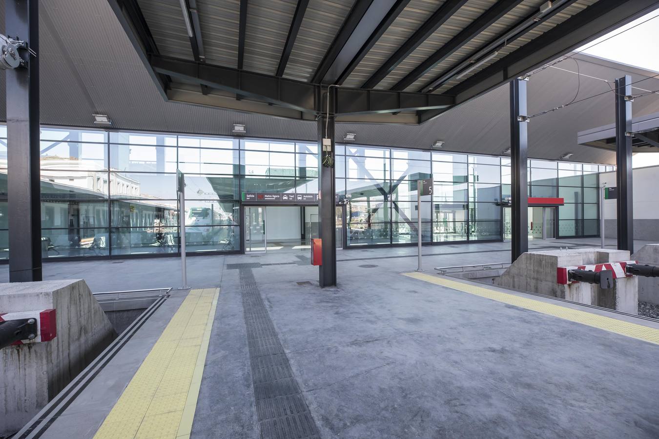 Las autoridades han visitado el nuevo espacio de Andaluces que acogerá a los viajeros del AVE