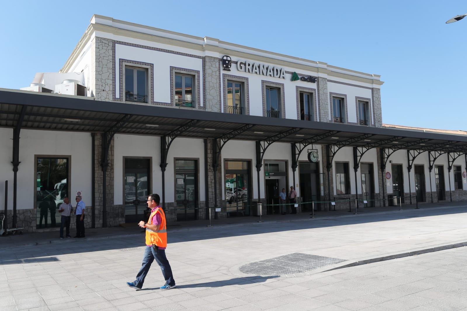 José Luis Ábalos ha visitado la nueva terminal acompañado de autoridades locales y regionales