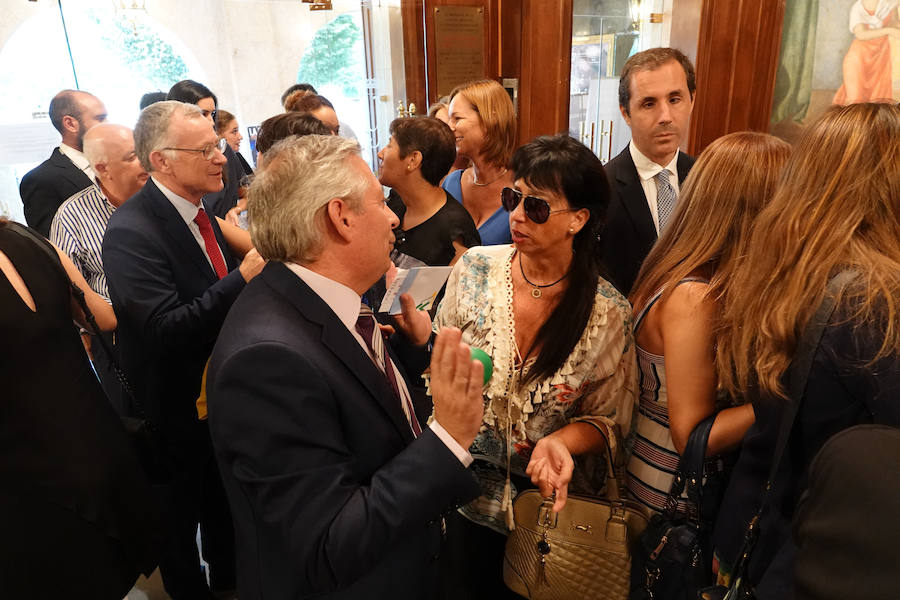 Granada acogió este martes por primera vez la gala de entrega de los Premios Solidarios ONCE, la máxima distinción institucional que otorga la Organización Nacional de Ciegos Españoles en Andalucía a iniciativa de su consejo territorial