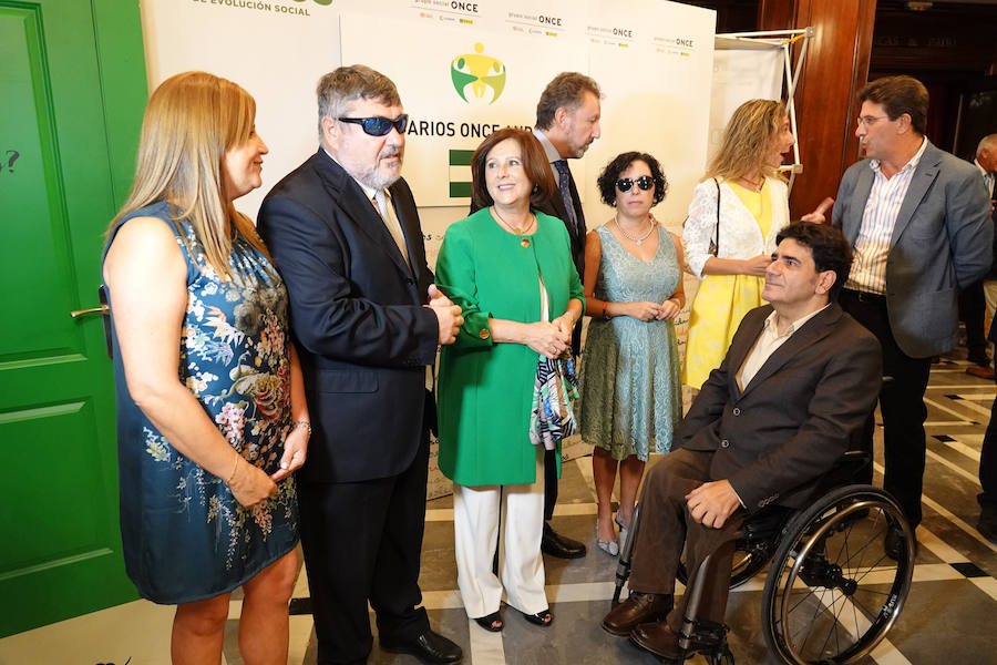 Granada acogió este martes por primera vez la gala de entrega de los Premios Solidarios ONCE, la máxima distinción institucional que otorga la Organización Nacional de Ciegos Españoles en Andalucía a iniciativa de su consejo territorial