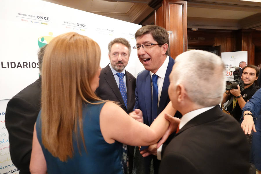 Granada acogió este martes por primera vez la gala de entrega de los Premios Solidarios ONCE, la máxima distinción institucional que otorga la Organización Nacional de Ciegos Españoles en Andalucía a iniciativa de su consejo territorial