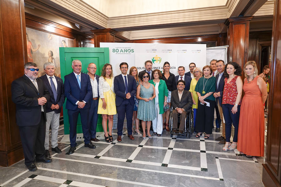 Granada acogió este martes por primera vez la gala de entrega de los Premios Solidarios ONCE, la máxima distinción institucional que otorga la Organización Nacional de Ciegos Españoles en Andalucía a iniciativa de su consejo territorial