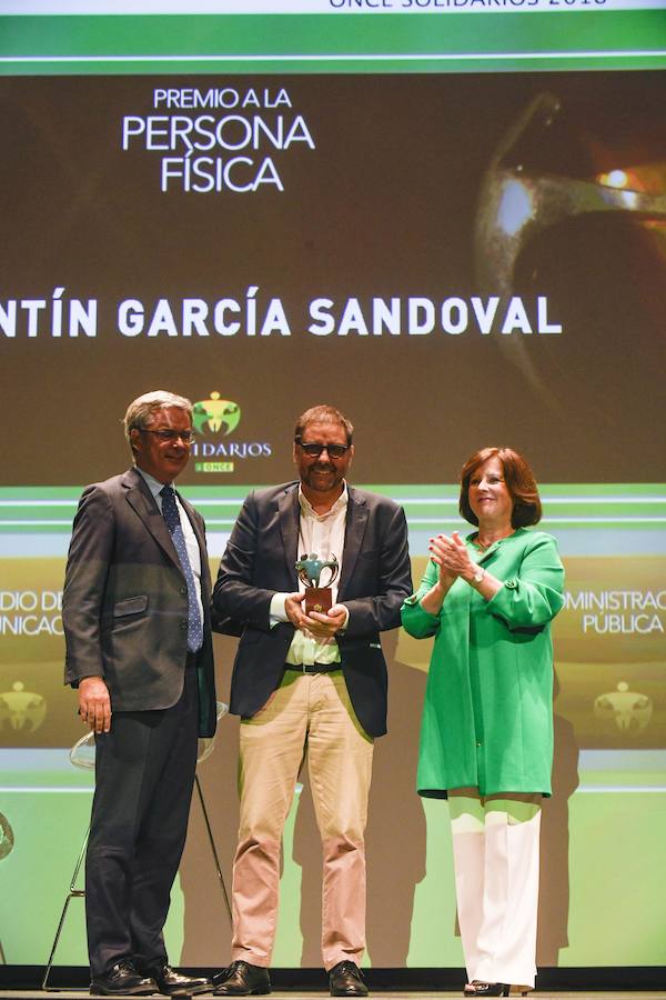 Granada acogió este martes por primera vez la gala de entrega de los Premios Solidarios ONCE, la máxima distinción institucional que otorga la Organización Nacional de Ciegos Españoles en Andalucía a iniciativa de su consejo territorial