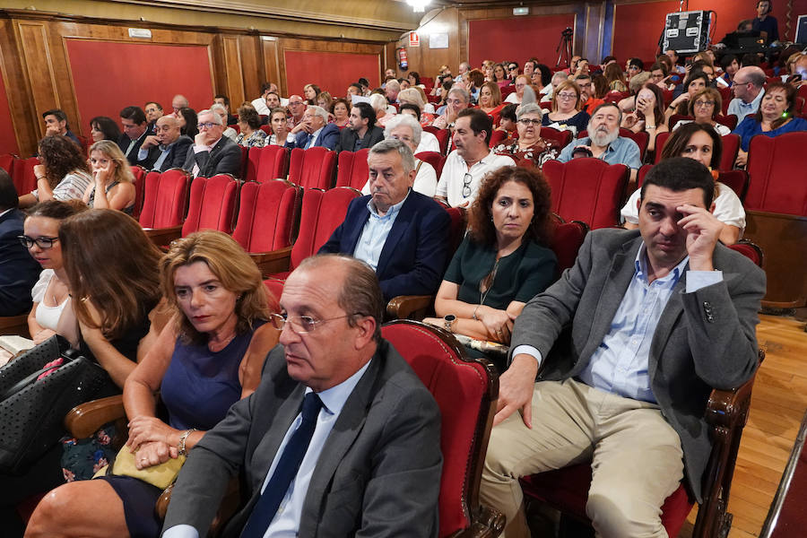 Granada acogió este martes por primera vez la gala de entrega de los Premios Solidarios ONCE, la máxima distinción institucional que otorga la Organización Nacional de Ciegos Españoles en Andalucía a iniciativa de su consejo territorial