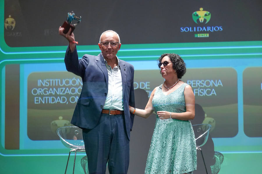 Granada acogió este martes por primera vez la gala de entrega de los Premios Solidarios ONCE, la máxima distinción institucional que otorga la Organización Nacional de Ciegos Españoles en Andalucía a iniciativa de su consejo territorial
