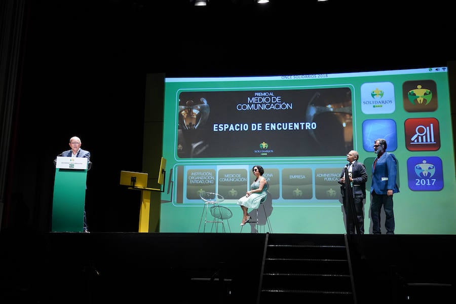 Granada acogió este martes por primera vez la gala de entrega de los Premios Solidarios ONCE, la máxima distinción institucional que otorga la Organización Nacional de Ciegos Españoles en Andalucía a iniciativa de su consejo territorial