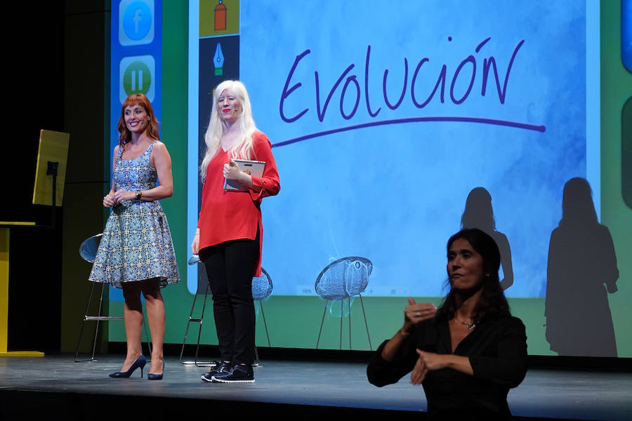 Granada acogió este martes por primera vez la gala de entrega de los Premios Solidarios ONCE, la máxima distinción institucional que otorga la Organización Nacional de Ciegos Españoles en Andalucía a iniciativa de su consejo territorial