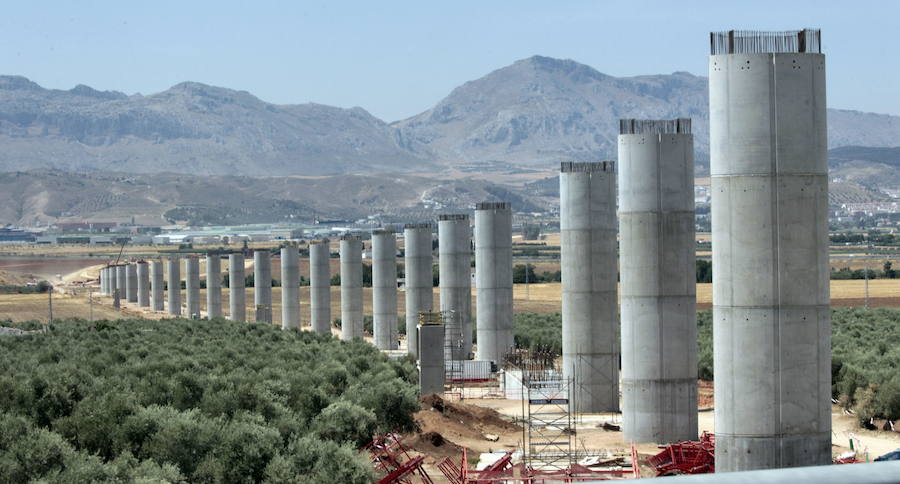 03/07/2012: Estado de las obras construcción de la línea de alta velocidad Antequera y Granada en el tramo 2 Peña de los Enamorados y Archidona 
