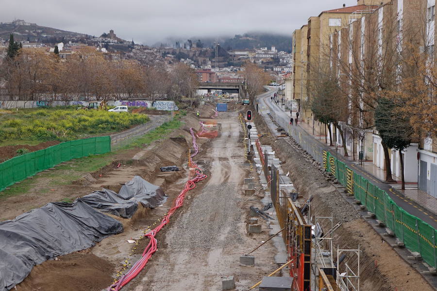 11/02/2016: Obras de construcción del AVE de Granada a su paso por el barrio de La Rosaleda