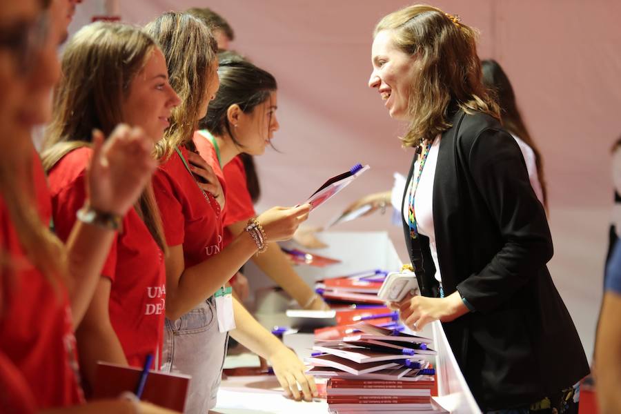 Se pueden visitar en los Pasillos Universitarios de Fuentenueva de 10:30 a 14:00 y de 17:00 a 20:30h y cuentan con actividades, sorteos y regalos