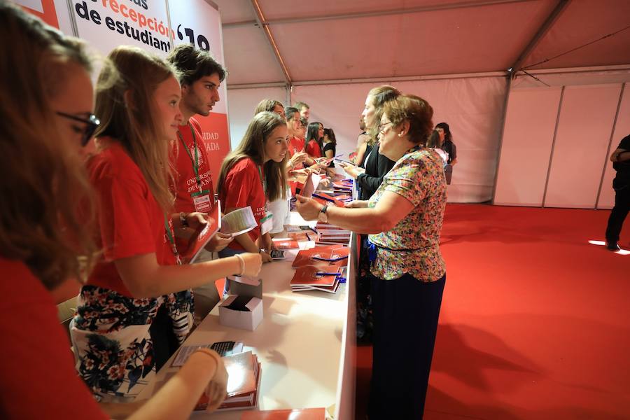 Se pueden visitar en los Pasillos Universitarios de Fuentenueva de 10:30 a 14:00 y de 17:00 a 20:30h y cuentan con actividades, sorteos y regalos