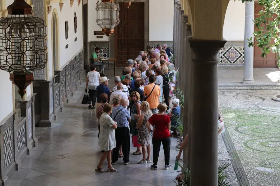 Las entradas se han agotado en tres horas. El concierto 'Cantos a la Virgen de las Angustias' tendrá lugar mañana viernes en dos pases -a las 20.00 y a las 21.30 horas-, en el patio del Ayuntamiento de Granada.