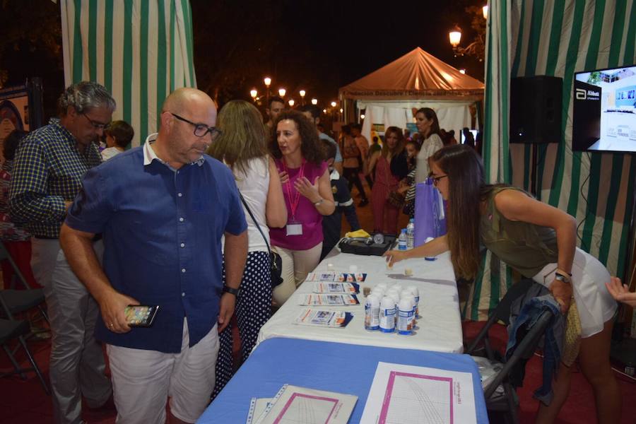 Centenares de niños participan en experimentos al aire libre por la Noche Europea de los Investigadores