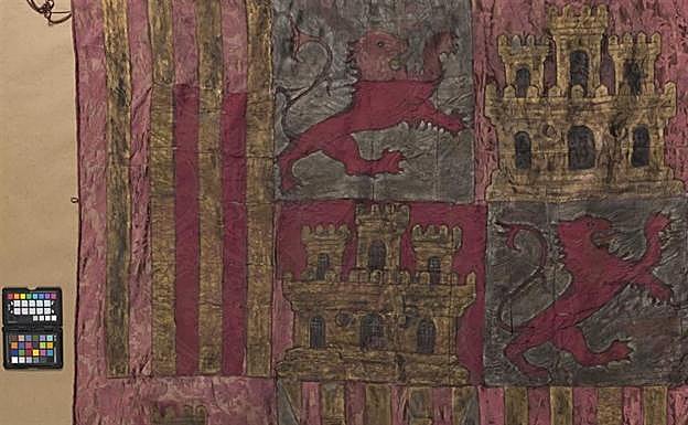El IAPH restaura tres banderas del Museo de la Capilla Real de Granada