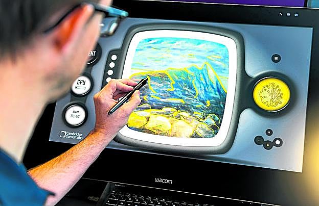 Un hombre realiza un boceto y el sistema de inteligencia artificial lo convierte en una obra de arte. 