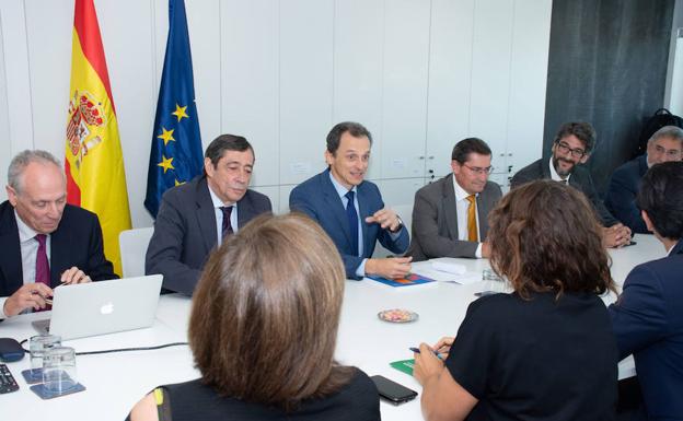 Pedro Duque ha presidido la reunión del comité; a su izquierda, Carlos Alejaldre y Rafael Rodrigo; a su derecha, José Entrena y Luis Aribayos.