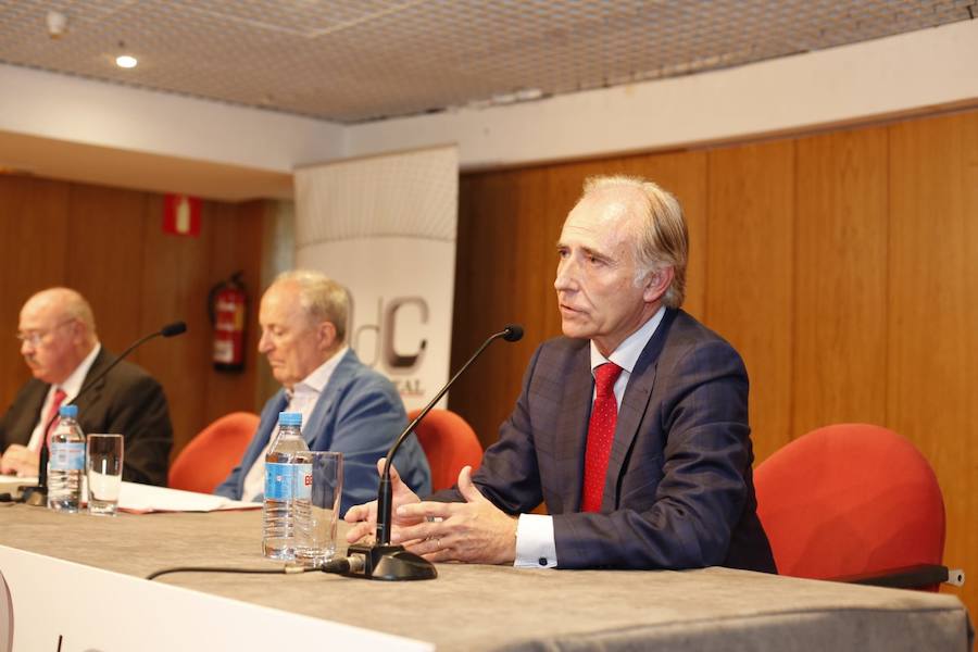 El historiador abarrotó el salón de actos de la ONCE en la apertura de un nuevo curso en el Aula de Cultura de IDEAL