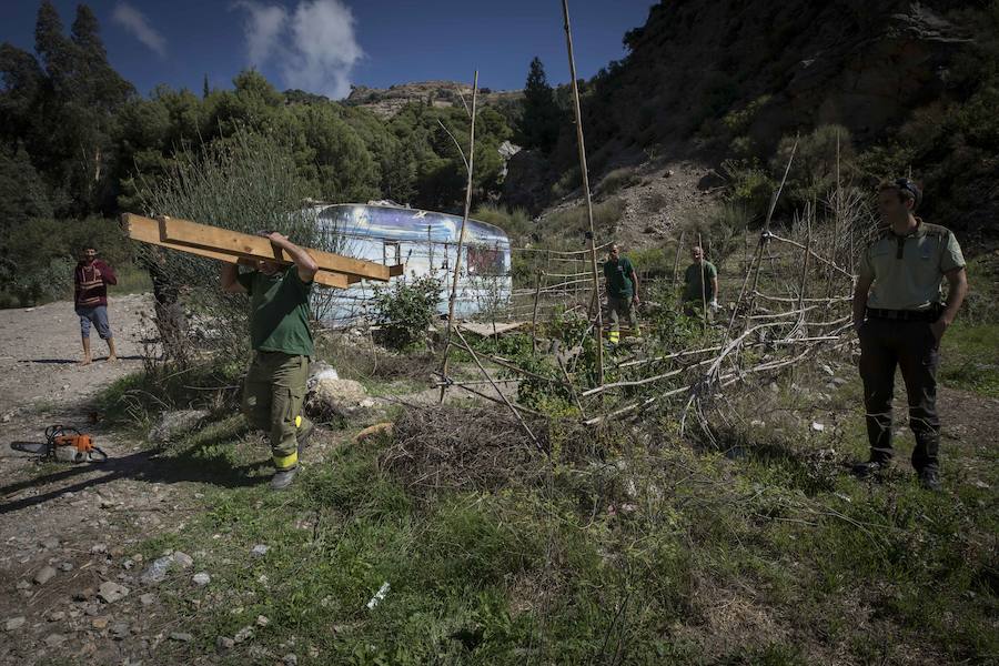 La Policía Local de Órgiva retira con grúa más de veinte vehículos con un preaviso de 24 horas