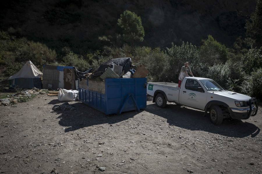 La Policía Local de Órgiva retira con grúa más de veinte vehículos con un preaviso de 24 horas