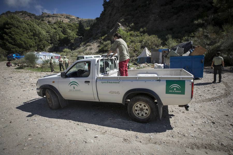 La Policía Local de Órgiva retira con grúa más de veinte vehículos con un preaviso de 24 horas