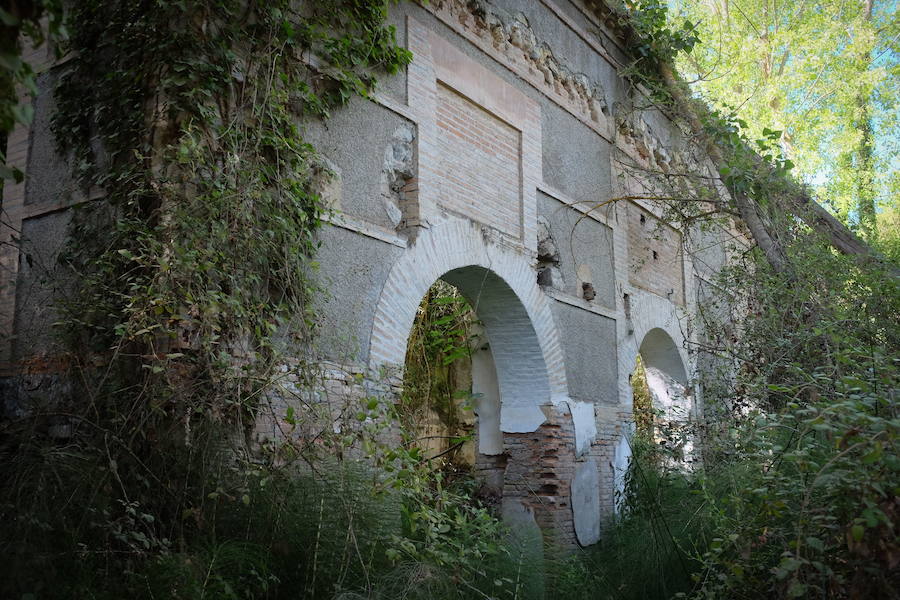 El impresionante desfiladero de Los Cahorros está situado a tan solo 2 kilómetros de Monachil y cuenta con una de las rutas más espectaculares de la provincia de Granada.