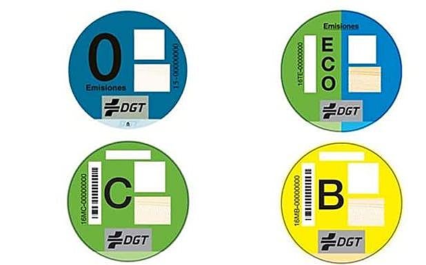 Las etiquetas de la DGT, agotadas en Correos en Granada. ¿Dónde puedes adquirirlas?