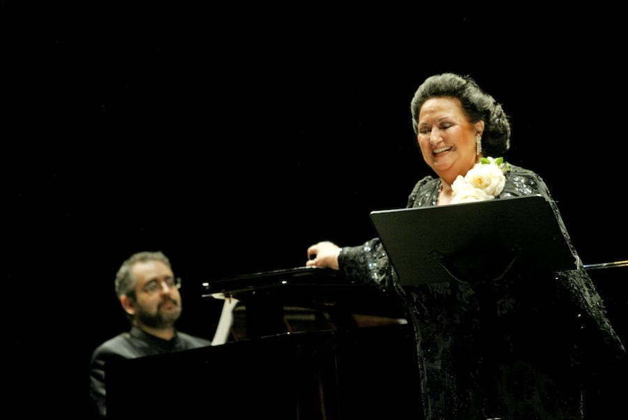 La soprano catalana, Montserrat Caballé durante el concierto que ofreció en Granada en 2007.