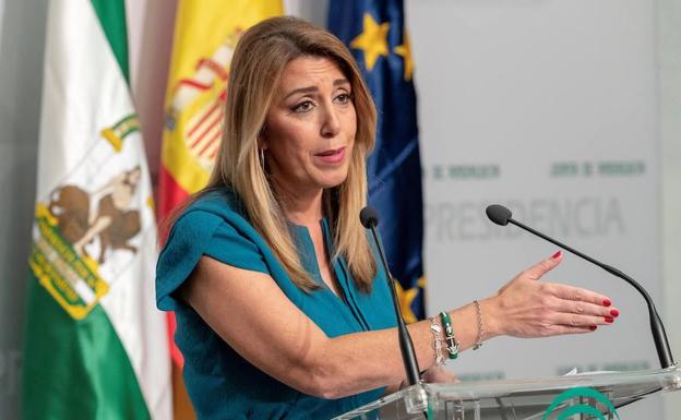 La presidenta de la Junta de Andalucía, Susana Díaz, durante su comparecencia en el Palacio de San Telmo en Sevilla.