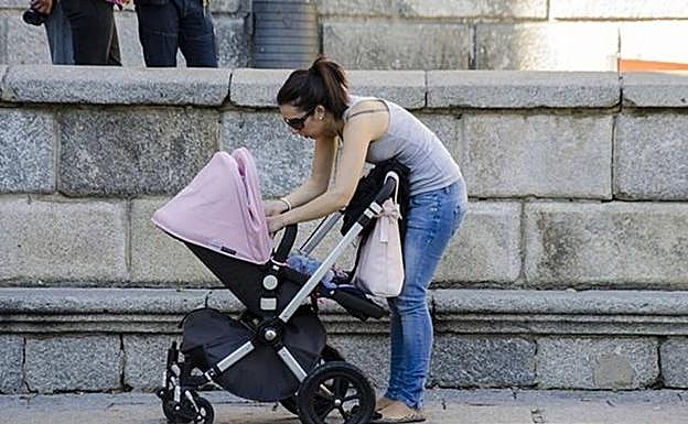 ¿Cómo puedes reclamar a Hacienda el IRPF del permiso de maternidad?