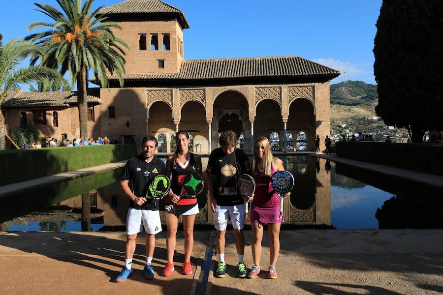 El alcalde de Granada, Francisco Cuenca, ha asistido a la fotografía oficial de promoción del World Padel Tour Granada Open 2018, junto con miembros de la organización y algunos de los participantes