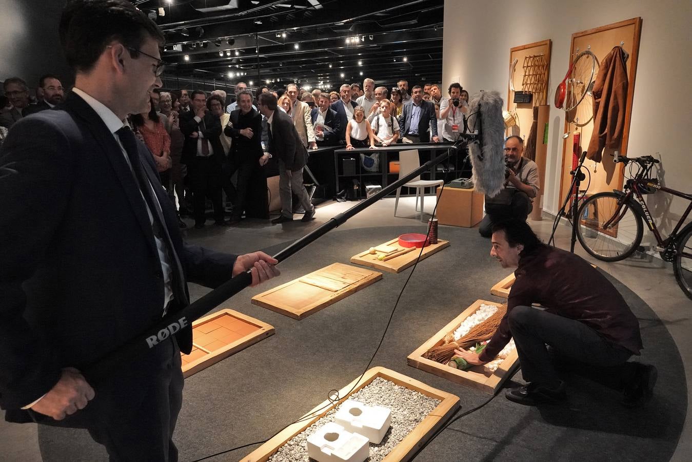 La muestra, inaugurada ayer, supone un acercamiento a la música en su conjunto, desde la raíz del sonido hasta las diversas formas en las que el ser humano lo ha desarrollado y la trama de sensaciones que provoca en él cuando alcanza el oído