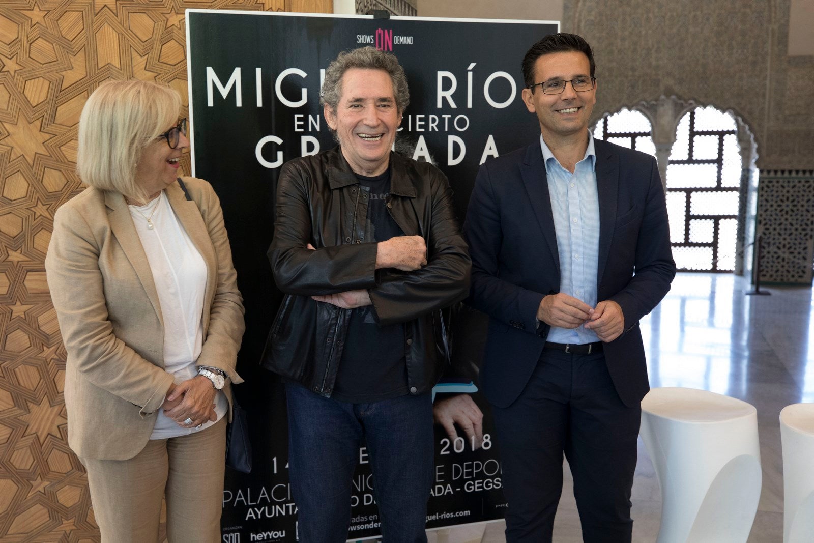 Interpretará grandes clásicos de toda su carrera como 'Bienvenidos', 'Santa Lucía' o 'Rock de una noche de verano', acompañado de su banda, los Black Betty Boys, y una orquesta sinfónica dirigida por Carlos Checa