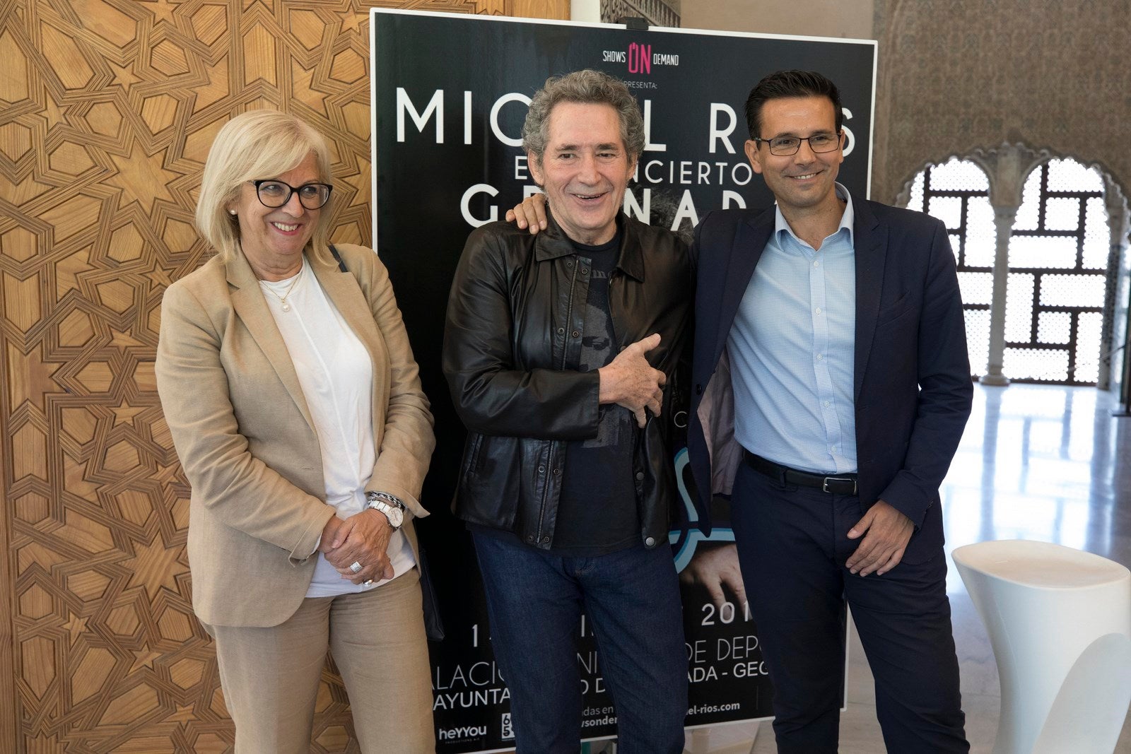 Interpretará grandes clásicos de toda su carrera como 'Bienvenidos', 'Santa Lucía' o 'Rock de una noche de verano', acompañado de su banda, los Black Betty Boys, y una orquesta sinfónica dirigida por Carlos Checa