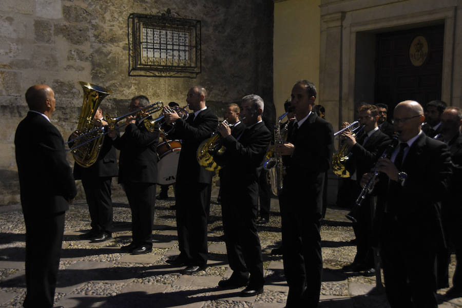 Lleno de público el recorrido de la procesión que ha discurrido por Ancha de Santo Domingo hasta desembocar en calle Jesús y María y San Matías