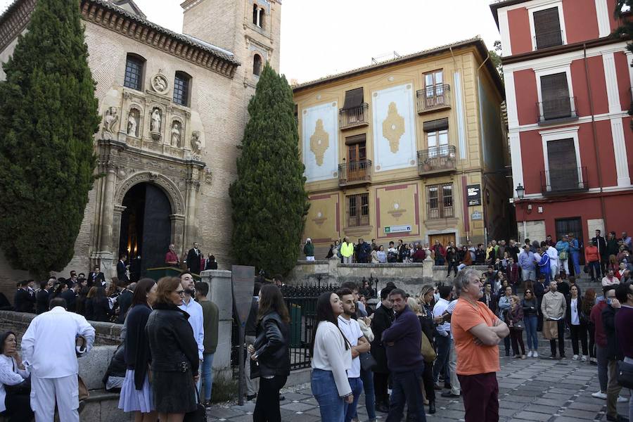 Faltaban escasos minutos para las tres de la tarde cuando la dolorosa que hace trescientos años tallara Risueño llegaba al altar donde será coronada canónicamente la mañana de este sábado 13 de octubre