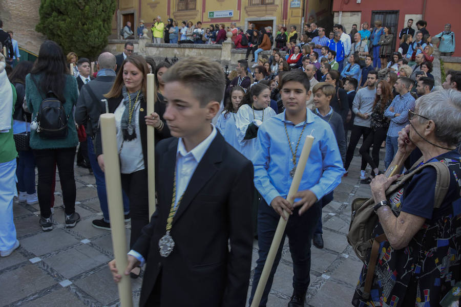 Faltaban escasos minutos para las tres de la tarde cuando la dolorosa que hace trescientos años tallara Risueño llegaba al altar donde será coronada canónicamente la mañana de este sábado 13 de octubre