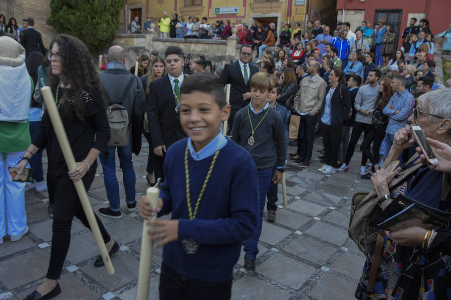 Faltaban escasos minutos para las tres de la tarde cuando la dolorosa que hace trescientos años tallara Risueño llegaba al altar donde será coronada canónicamente la mañana de este sábado 13 de octubre