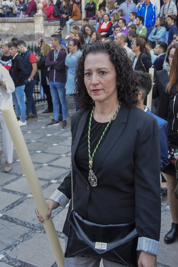 Faltaban escasos minutos para las tres de la tarde cuando la dolorosa que hace trescientos años tallara Risueño llegaba al altar donde será coronada canónicamente la mañana de este sábado 13 de octubre