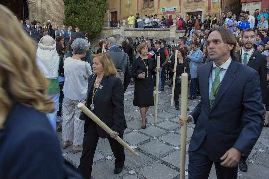 Faltaban escasos minutos para las tres de la tarde cuando la dolorosa que hace trescientos años tallara Risueño llegaba al altar donde será coronada canónicamente la mañana de este sábado 13 de octubre