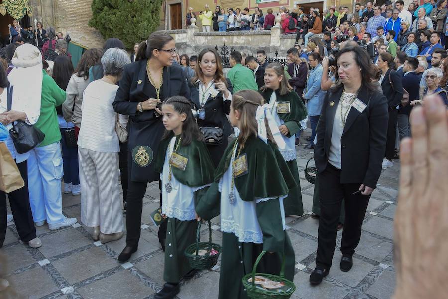 Faltaban escasos minutos para las tres de la tarde cuando la dolorosa que hace trescientos años tallara Risueño llegaba al altar donde será coronada canónicamente la mañana de este sábado 13 de octubre