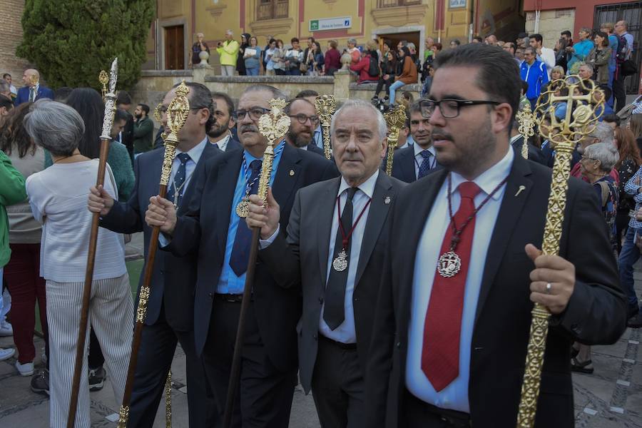 Faltaban escasos minutos para las tres de la tarde cuando la dolorosa que hace trescientos años tallara Risueño llegaba al altar donde será coronada canónicamente la mañana de este sábado 13 de octubre