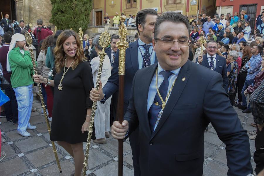 Faltaban escasos minutos para las tres de la tarde cuando la dolorosa que hace trescientos años tallara Risueño llegaba al altar donde será coronada canónicamente la mañana de este sábado 13 de octubre