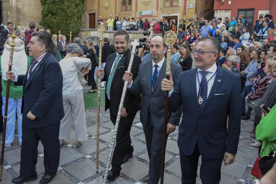 Faltaban escasos minutos para las tres de la tarde cuando la dolorosa que hace trescientos años tallara Risueño llegaba al altar donde será coronada canónicamente la mañana de este sábado 13 de octubre