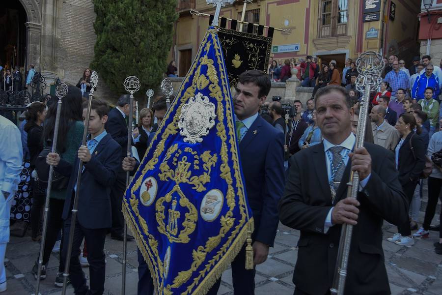 Faltaban escasos minutos para las tres de la tarde cuando la dolorosa que hace trescientos años tallara Risueño llegaba al altar donde será coronada canónicamente la mañana de este sábado 13 de octubre