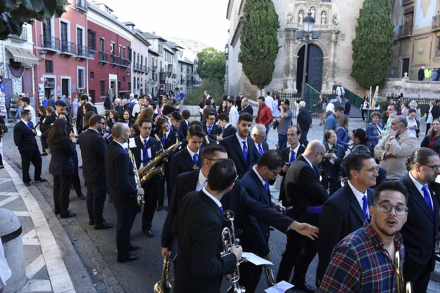 Faltaban escasos minutos para las tres de la tarde cuando la dolorosa que hace trescientos años tallara Risueño llegaba al altar donde será coronada canónicamente la mañana de este sábado 13 de octubre